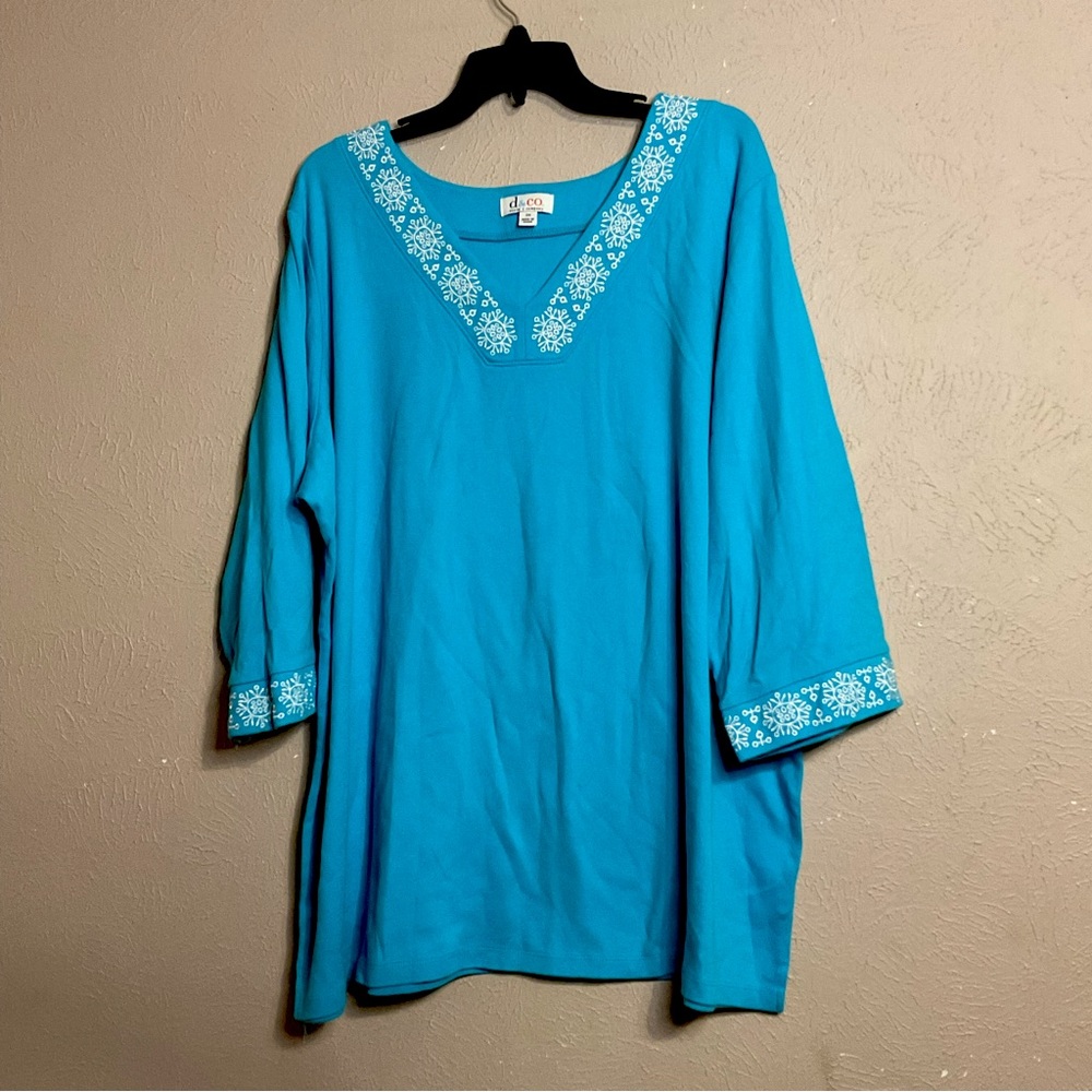 Cute light blue and white 3X blouse